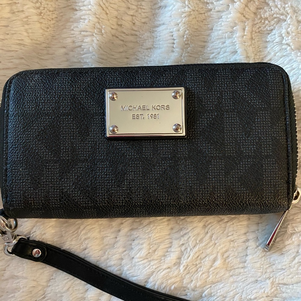 Michael Kors wallet wristlet